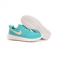nike-roshe-run-celeste-classic