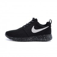 nike-roshe-run-negra-puntos